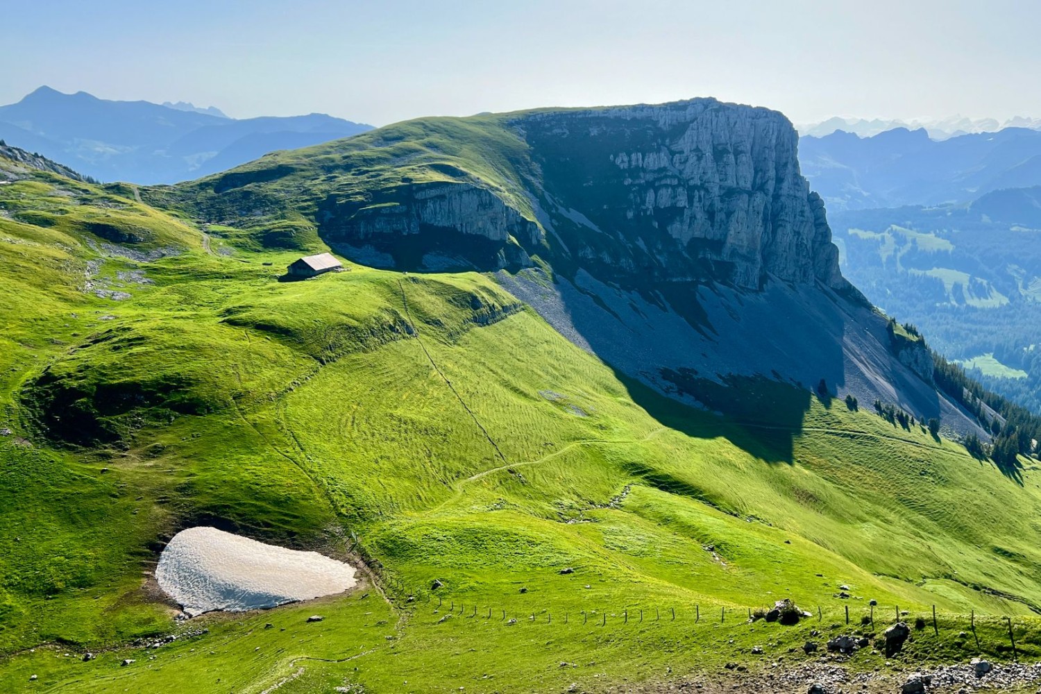 Blick auf das Böli und die Chlushütte.