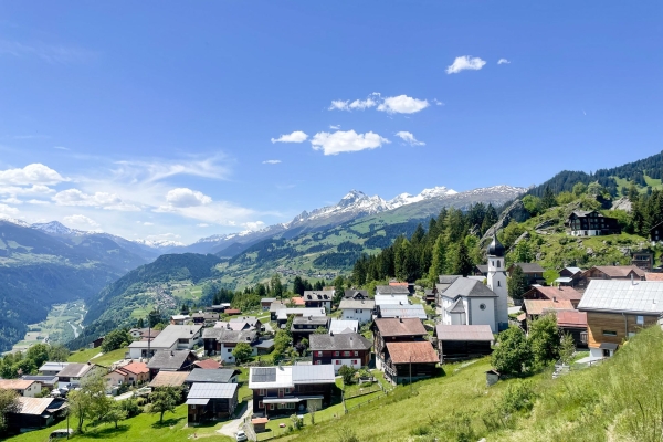 Durch die Bergdörfer der Surselva