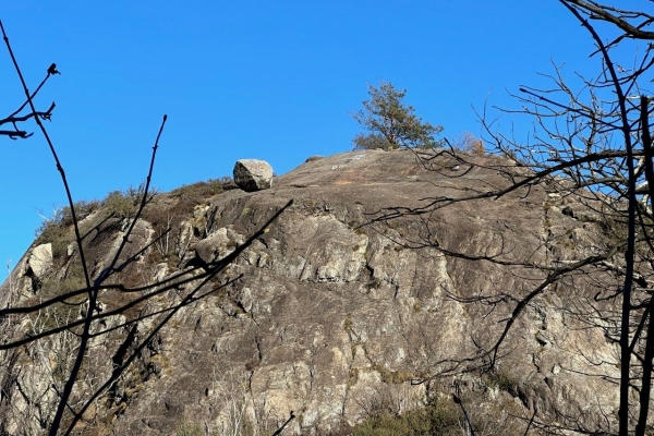 Passando da Arcegno alla riserva forestale Bosco Maia