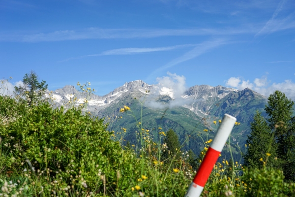 Sonnenterrasse mit Ausblick auf das Goms