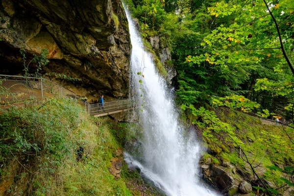 Von der Schweibenalp dem Wasser folgend