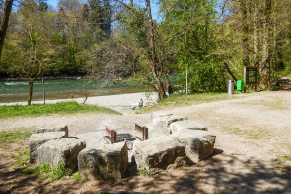 Am Ufer der naturbelassenen Reuss