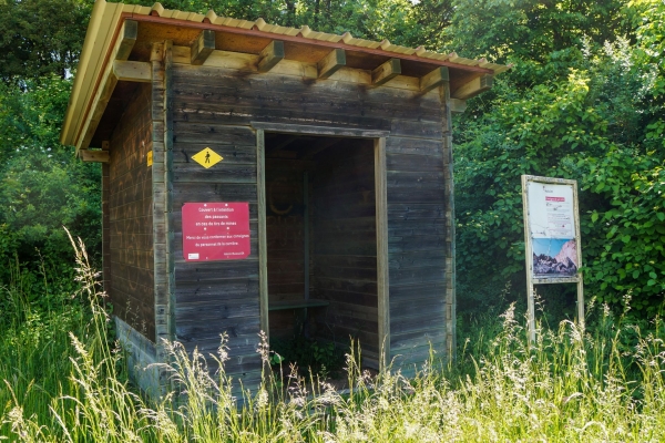 Idyllische Wildnis und Steinbruch bei La Sarraz