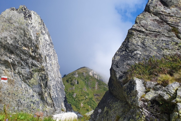 Steinreiche Wanderung zum Garmil