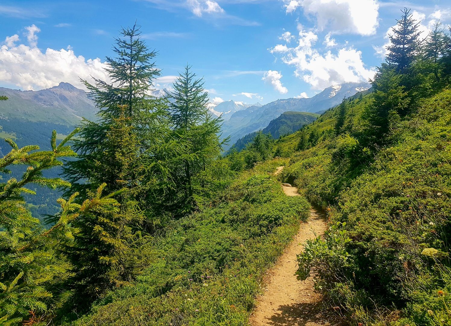 Très fréquenté mais valant le détour: peu après Thyon, le chemin panoramique fait face aux 4000 valaisans.