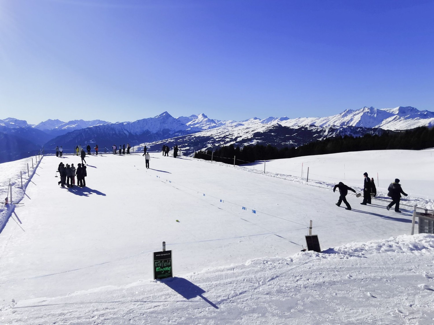 Natureisfeld auf der Alp Raguta.
