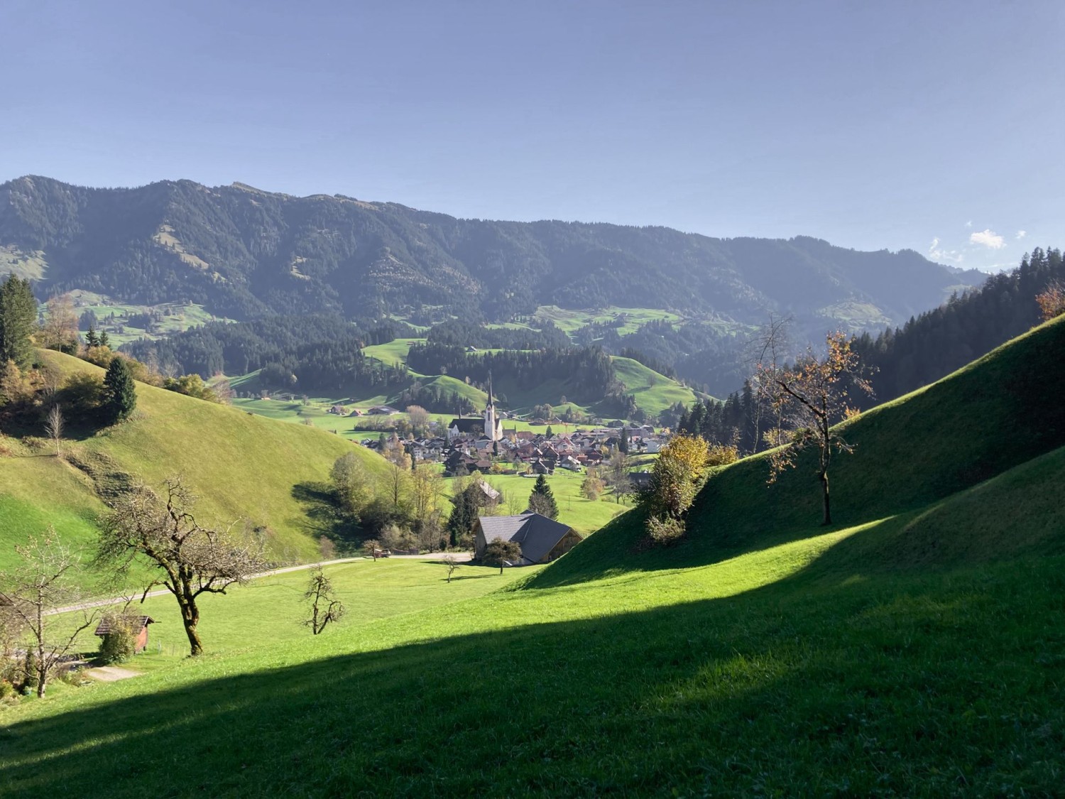 Escholzmatt und die Beichle im Hintergrund