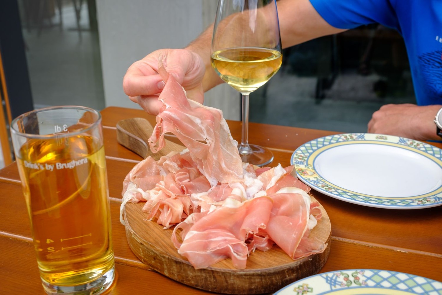 Im Ristoro Taneda lohnt es sich, den vor Ort luftgetrockneten Proscuitto crudo Piora zu degustieren. Der Rohschinken zergeht auf der Zunge.