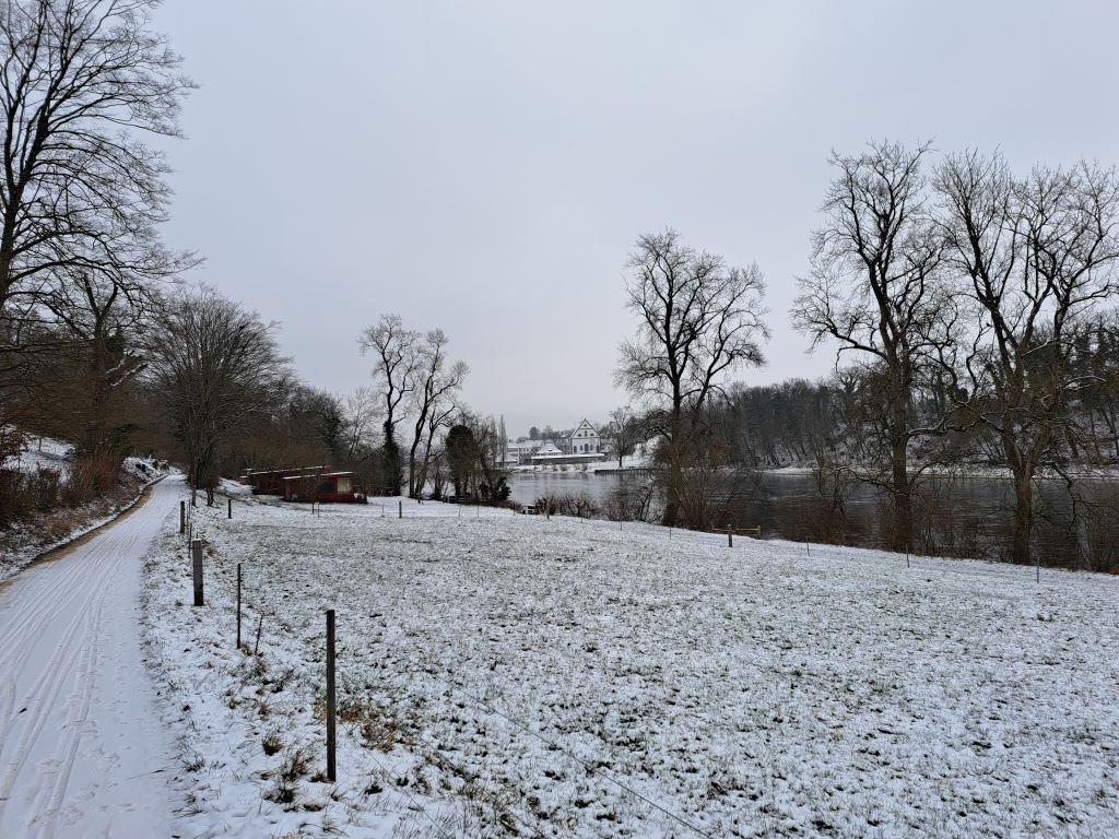 Dem Rhein entlang