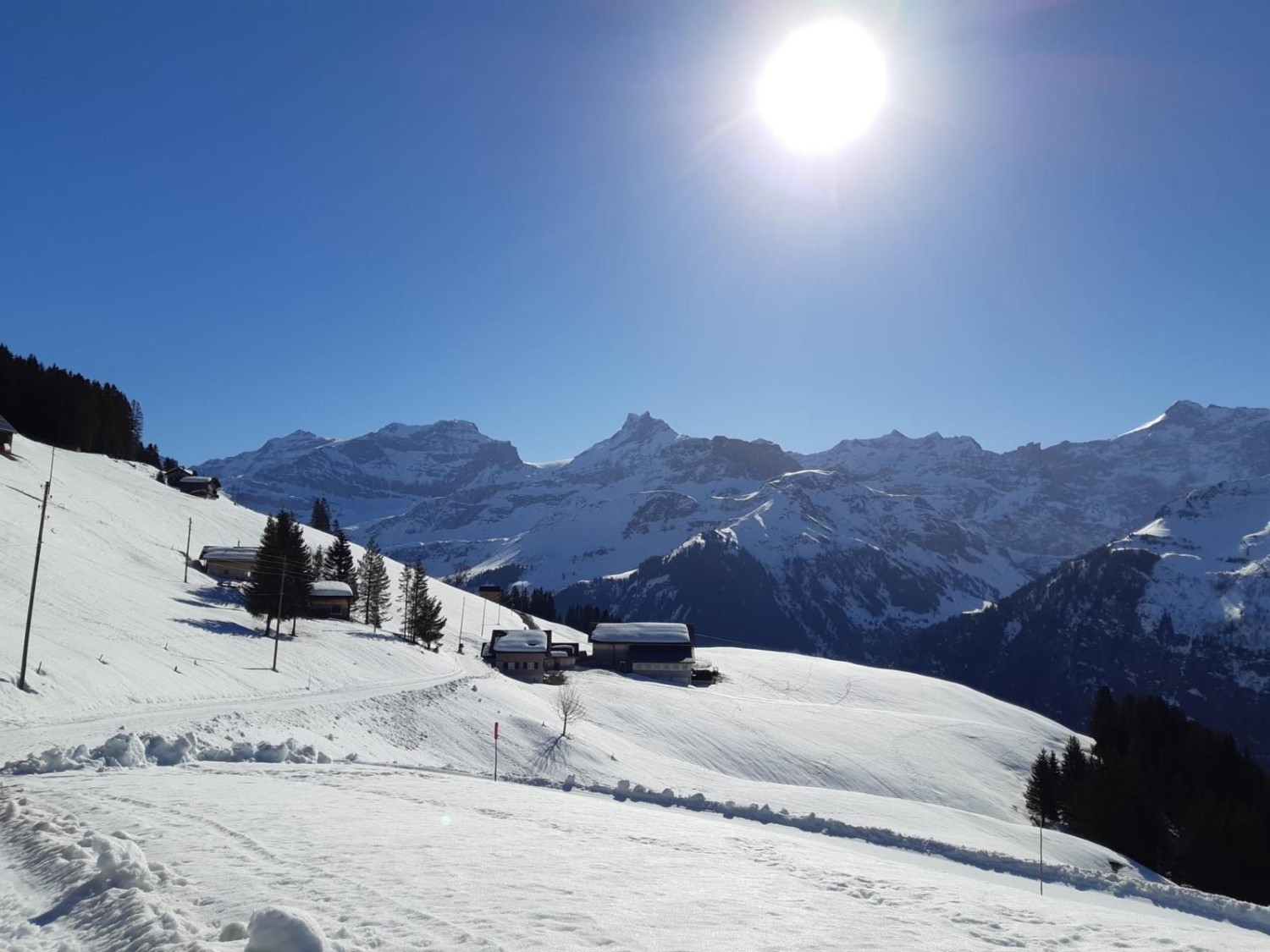 Schritt für Schritt mit den Schneeschuhen durch das winterliche Schächental