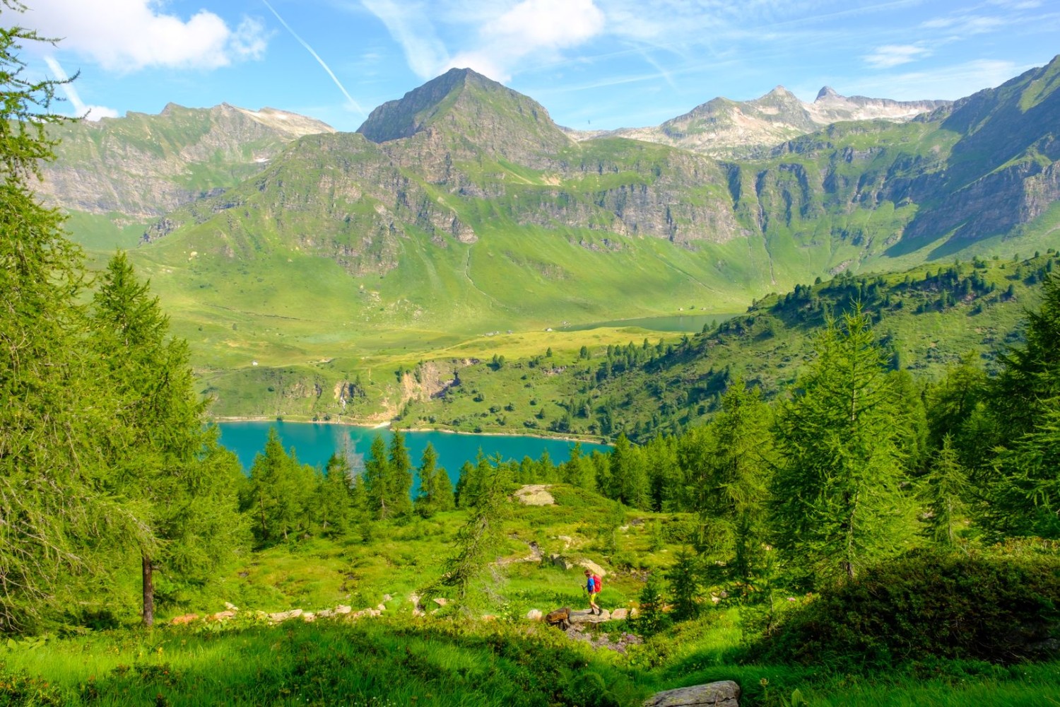 Der Höhenweg von der Alpe di Piora Richtung Passo Forca bietet wundervolle Seeblicke.