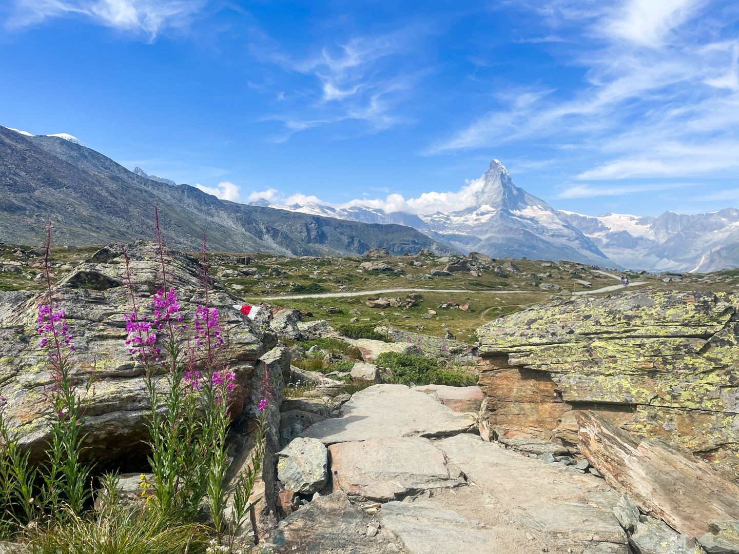 Unweit der Touristenströme in Zermatt gibt es auch einsame Wege.