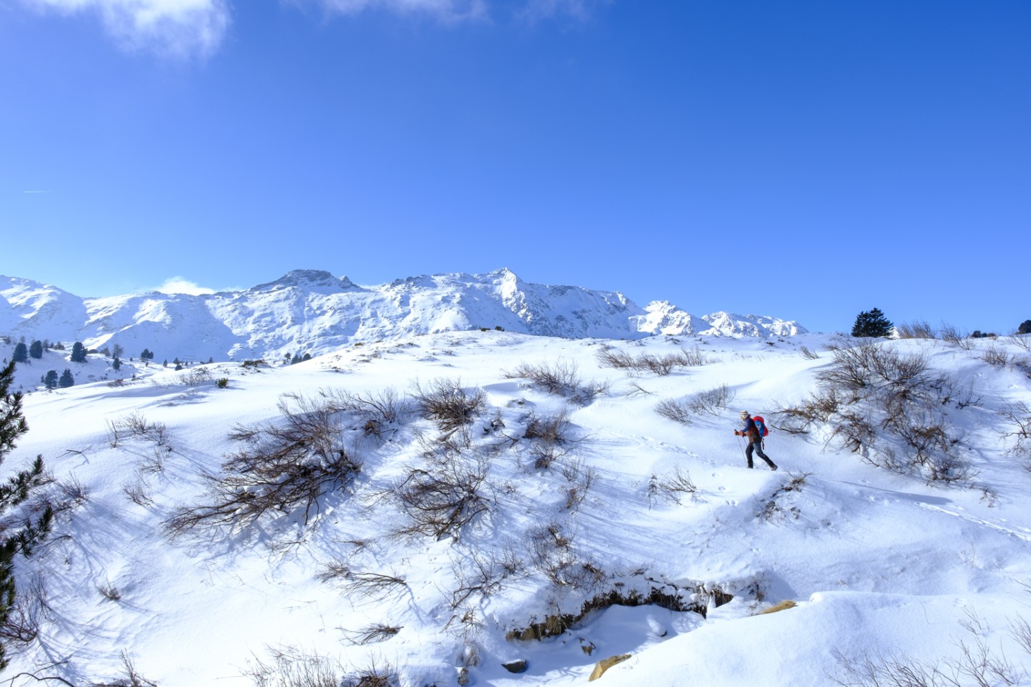 La montée à l’oratoire Croce Portera, avec vue sur les sommets Cima di Gana Rossa et Pizzo di Campello. Photo: Iris Kürschner