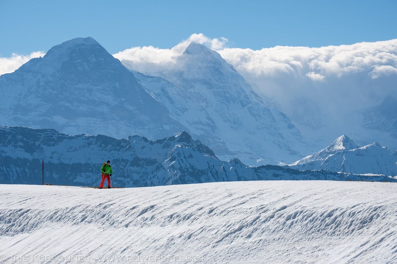Im Banne der mächtigen Eigernordwand geht es vom Winterröscht zum Bolberg.