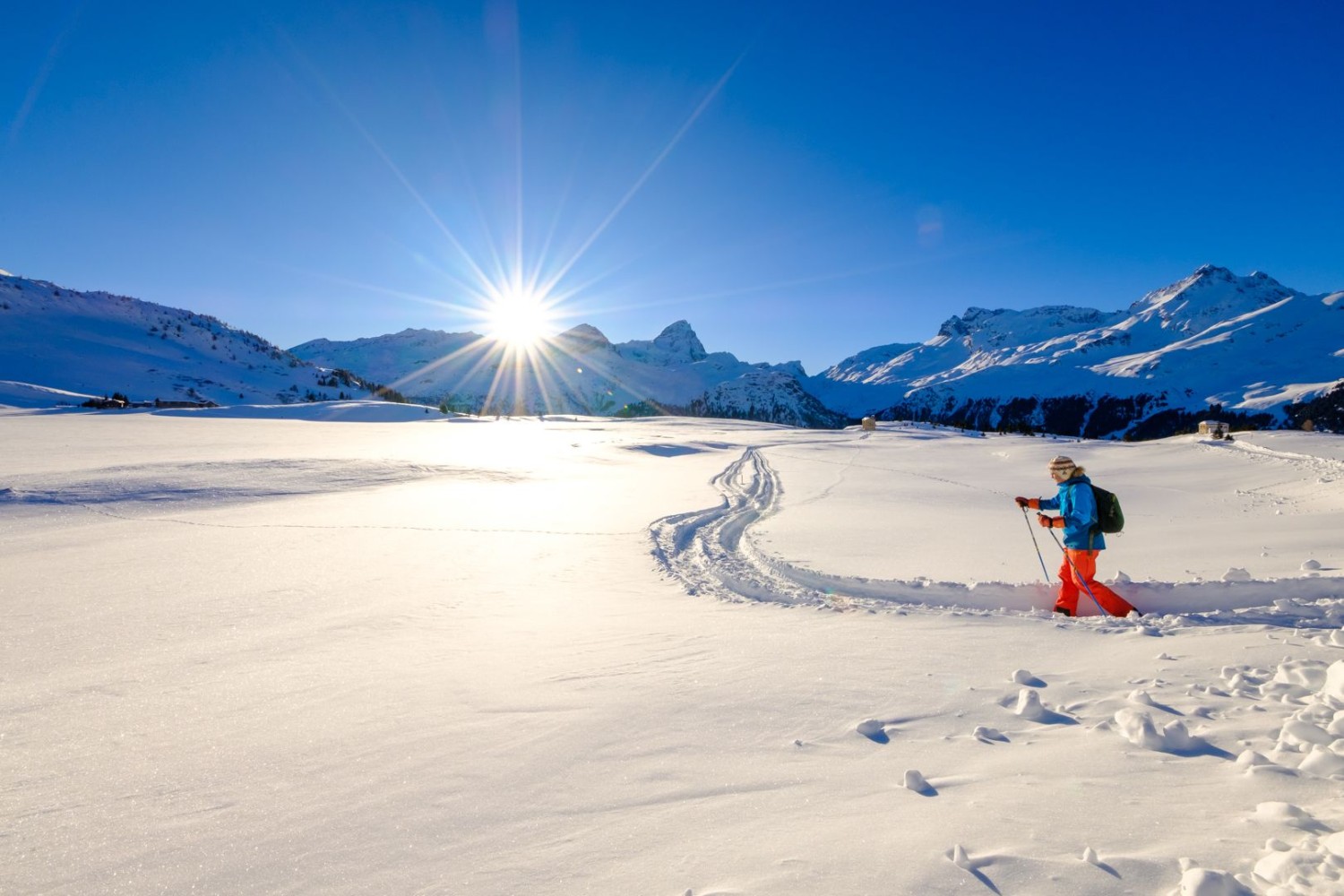 Le soleil va bientôt se coucher et laisser l’Alp Flix à l’ombre.