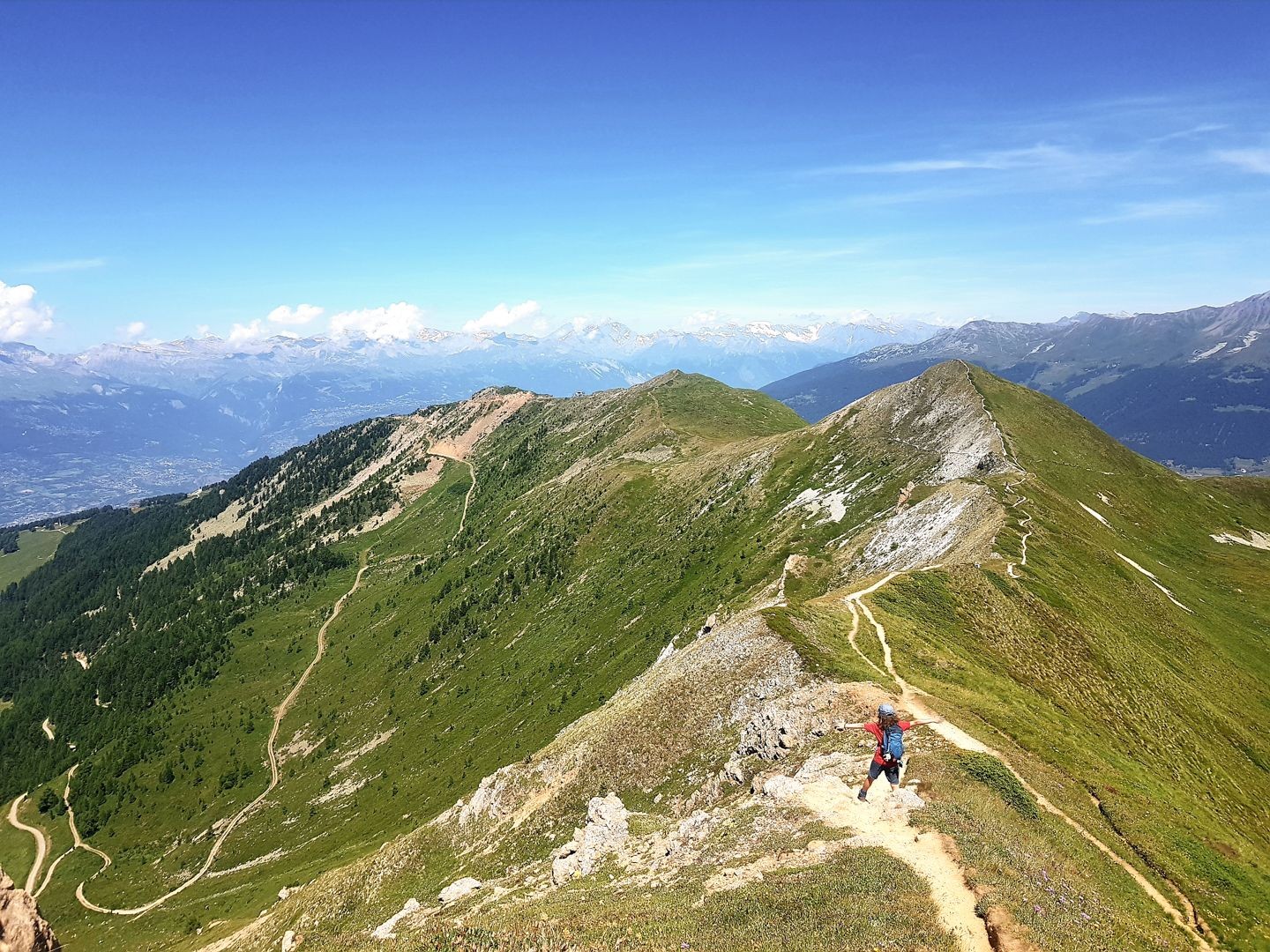Un régal pour les enfants qui ont le pied sûr: la belle crête ramenant à Thyon depuis le Mont Rouge, en passant par le Mont Carré.
